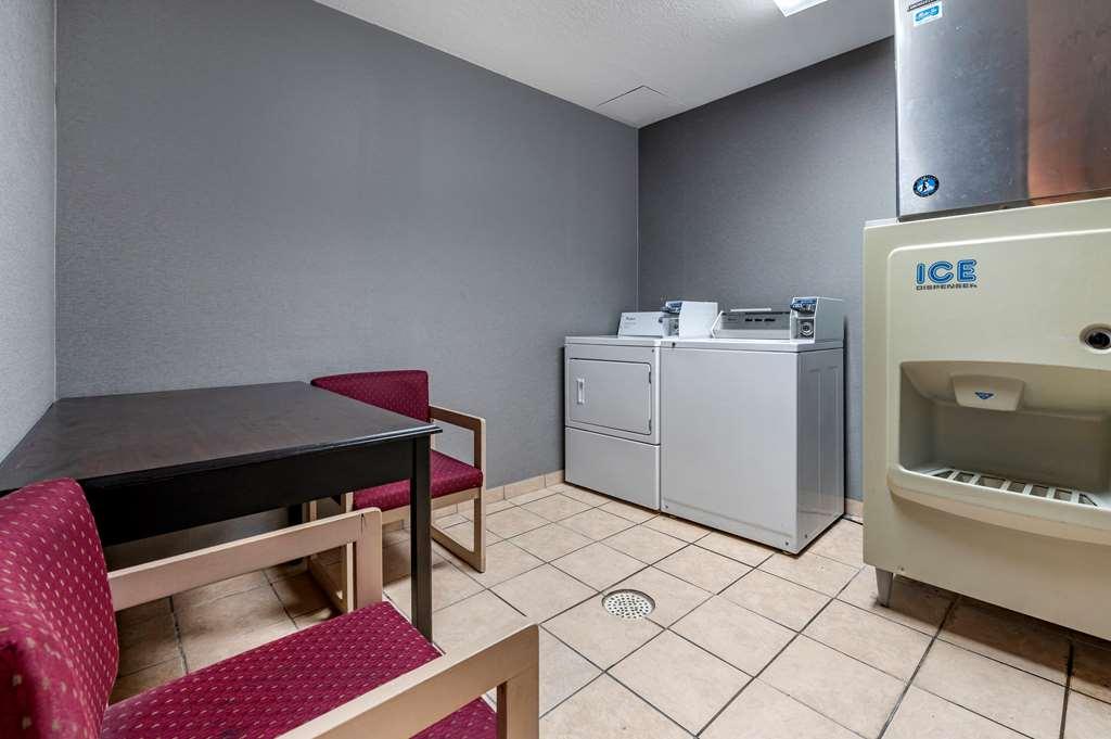 Clarion Pointe Indianapolis Airport Hotel Plainfield Servis gambar